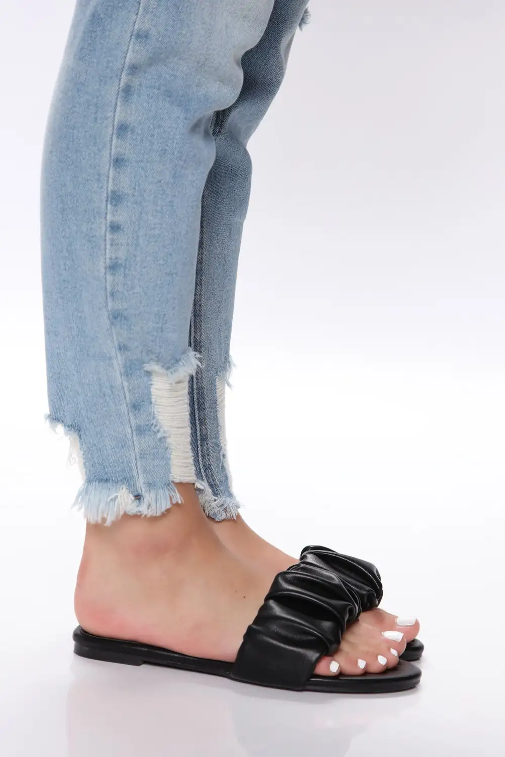 Just Wait Ruffle Sliders - Black