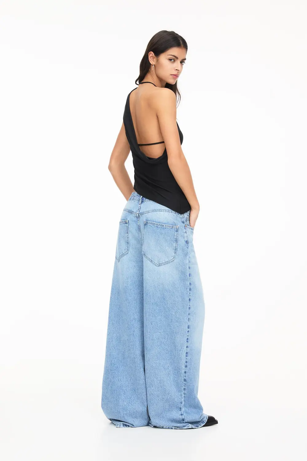 Asymmetric top with strap