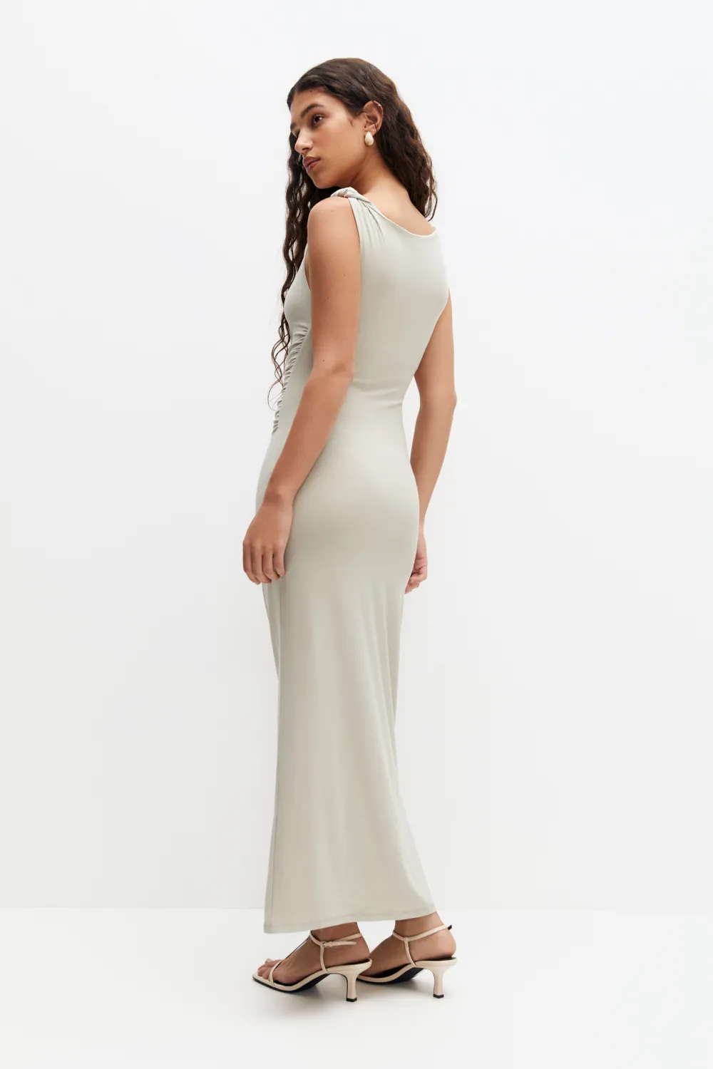 Vestido midi asimétrico frunces