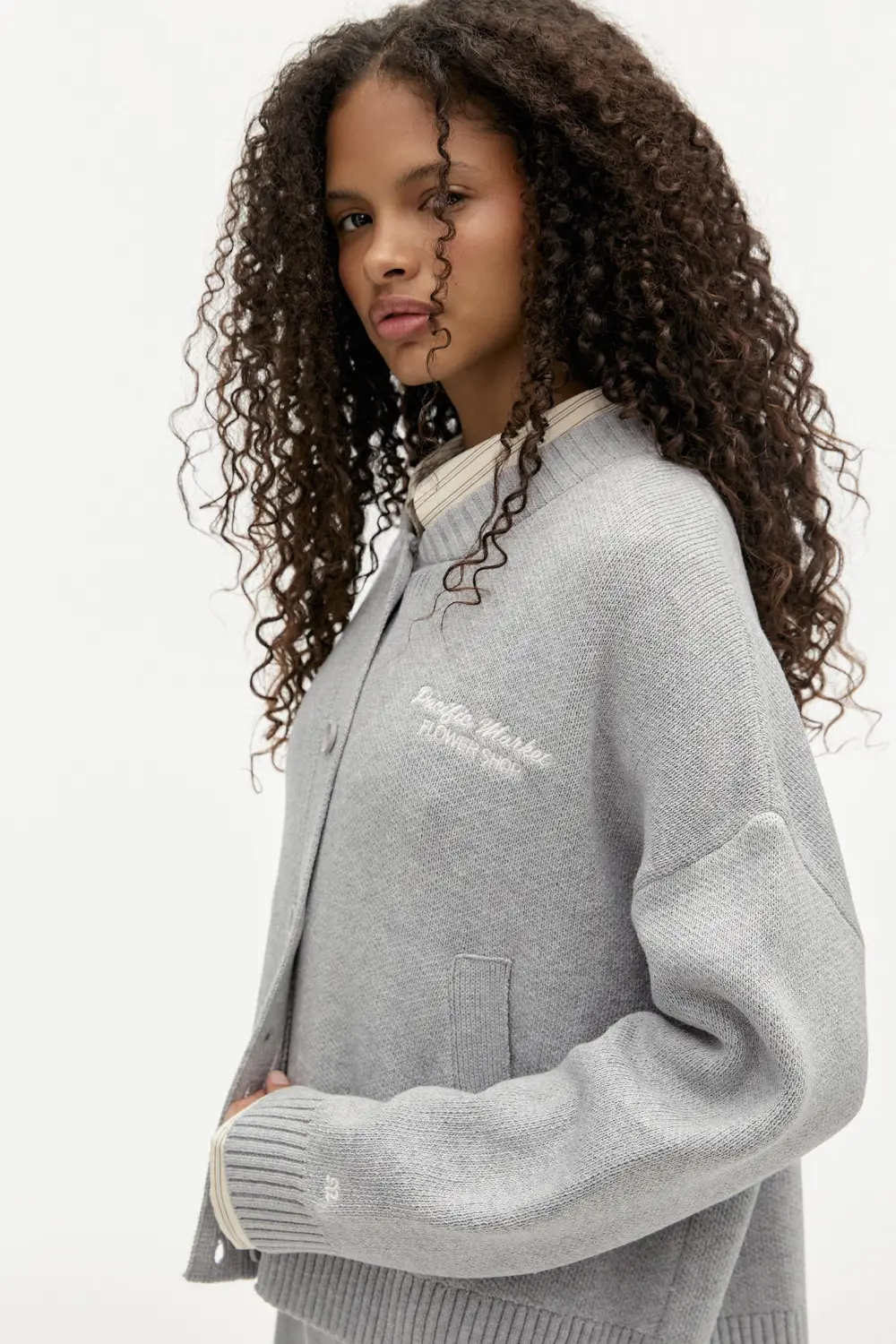 Chaqueta beisbolera texto bordado