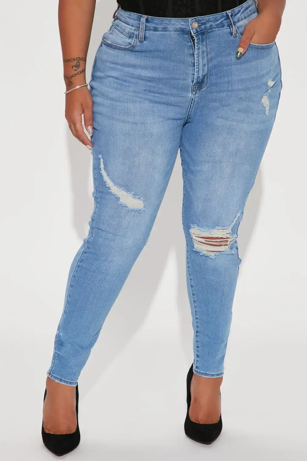 Sneaking Out Stretch Skinny Jeans - Medium Wash