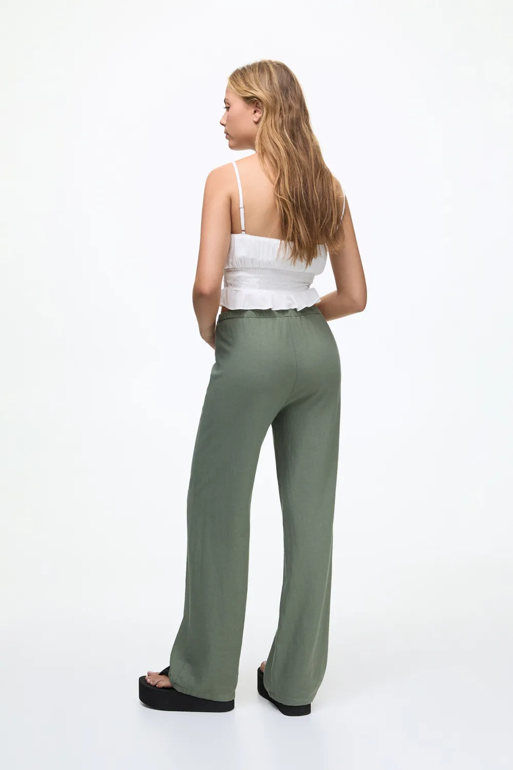 Pantalón fluido con lino
