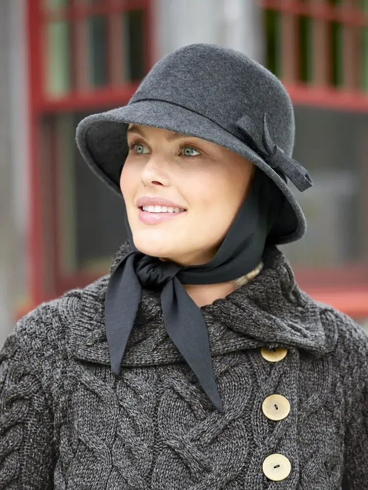 Women's Wool Felt Cloche With Scarf
