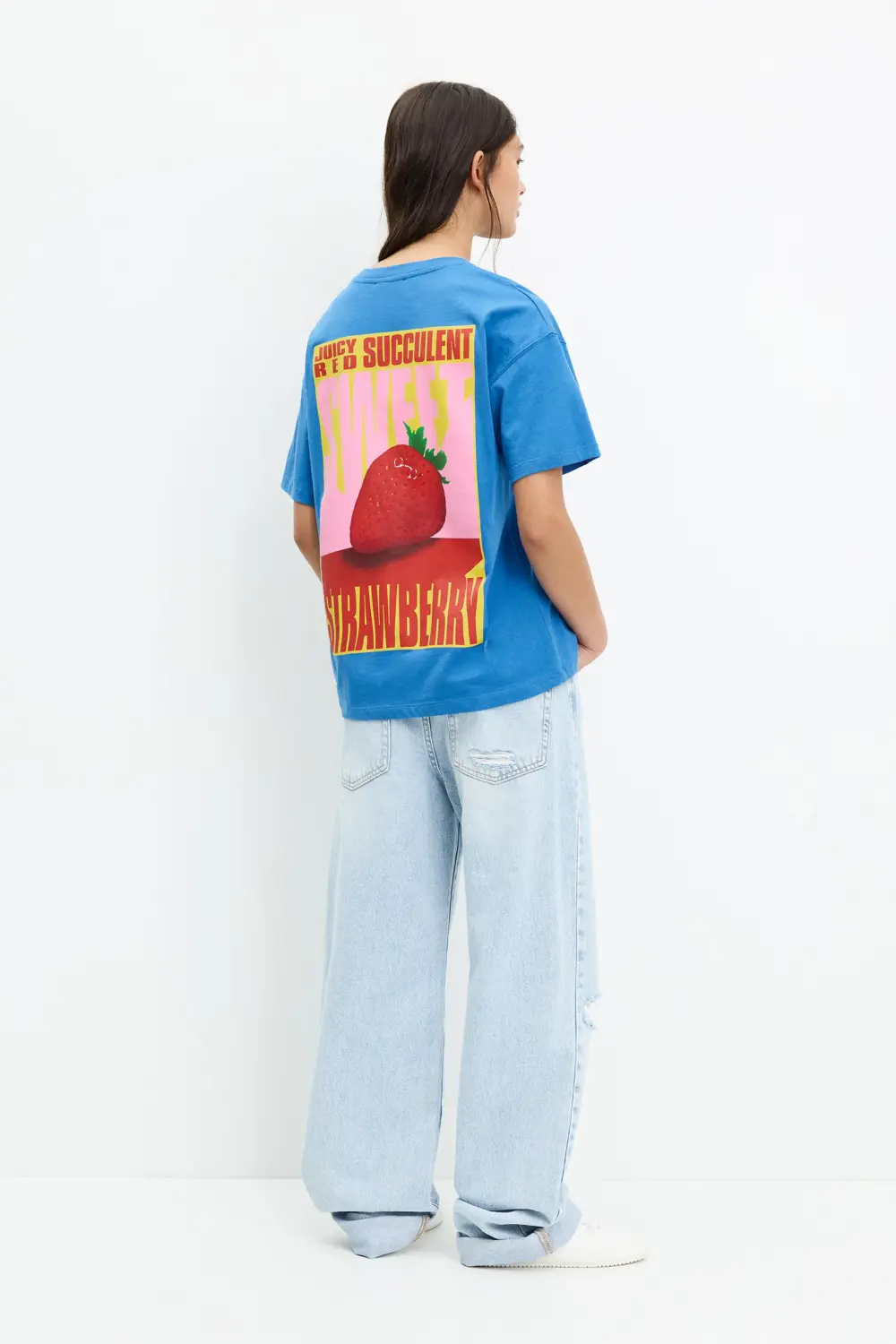 Camiseta azul gráfico fresas