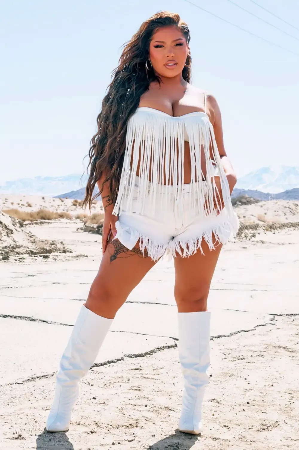 Winding Up Low Stretch Cut Off Denim Shorts - Ivory