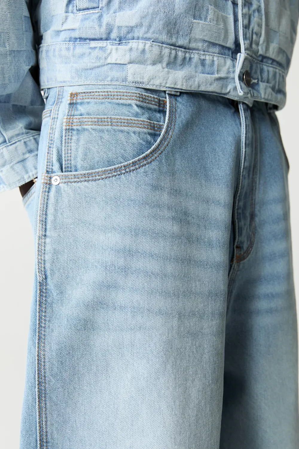 Super baggy carpenter jeans with turn-up hems