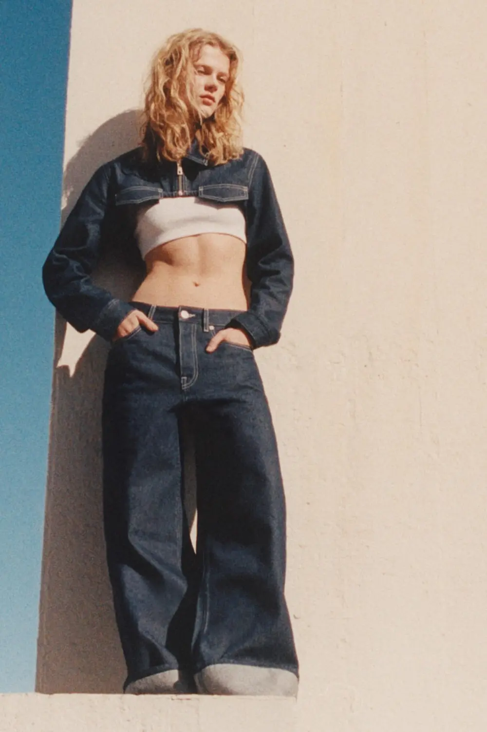 Jeans super wide leg vuelta bajo