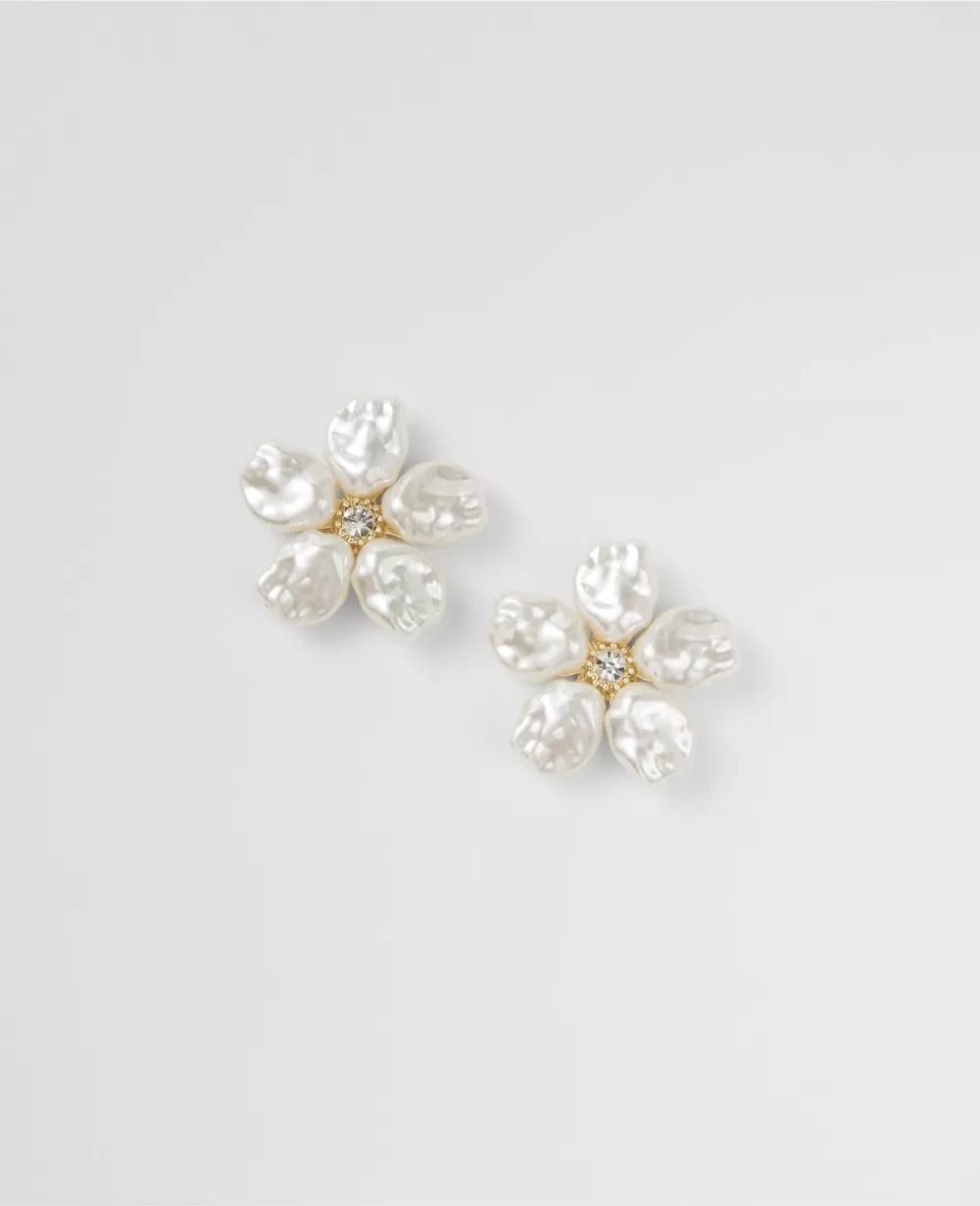 Pearlized Flower Stud Earrings