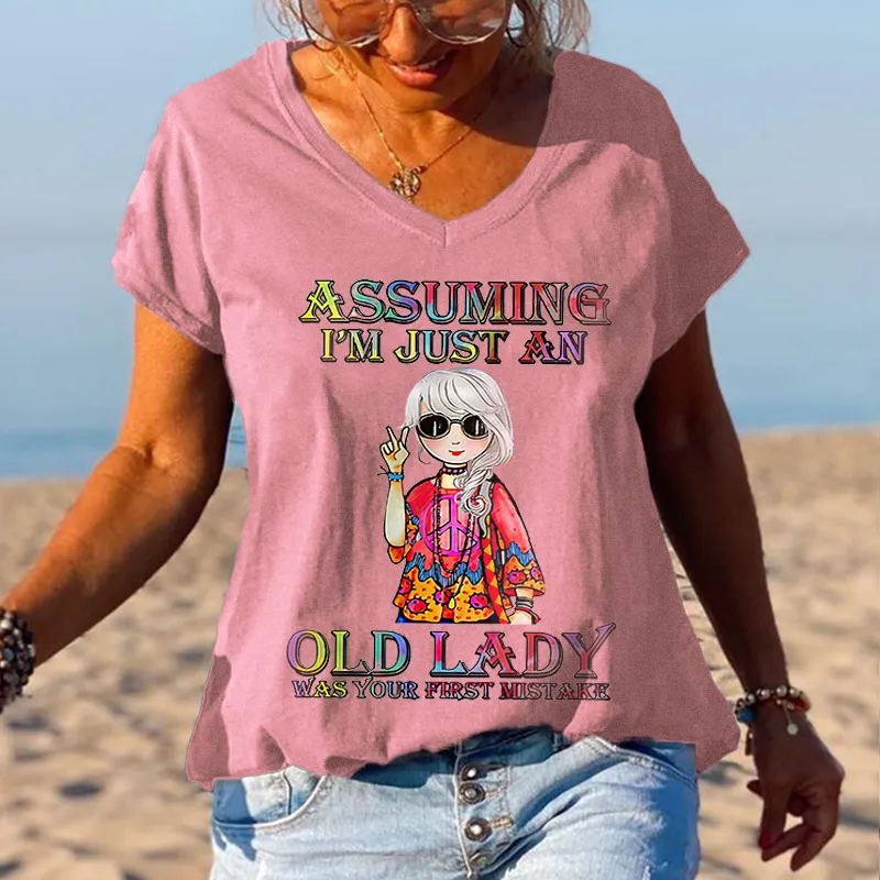 Assuming I'm Just An Old Lady Chic Girl Graphic Tees