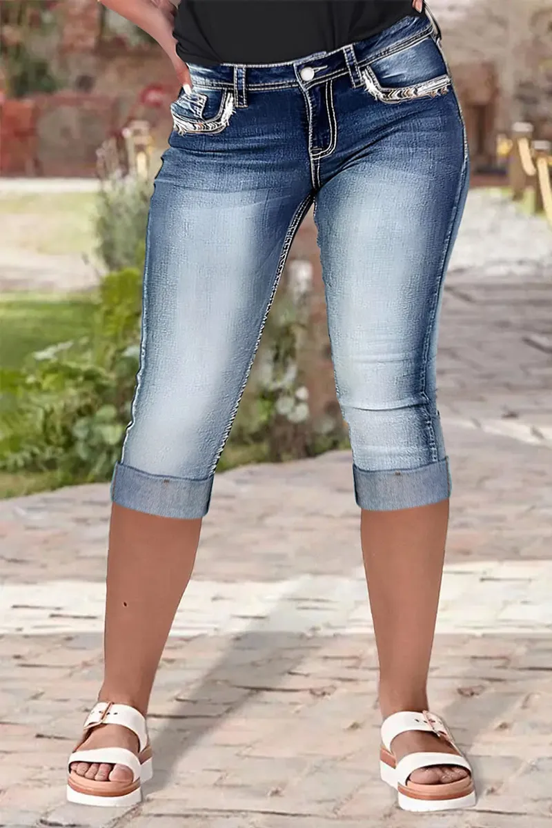 Embroidery Pocket Roll Hem Mid Rise Capri Jeans
