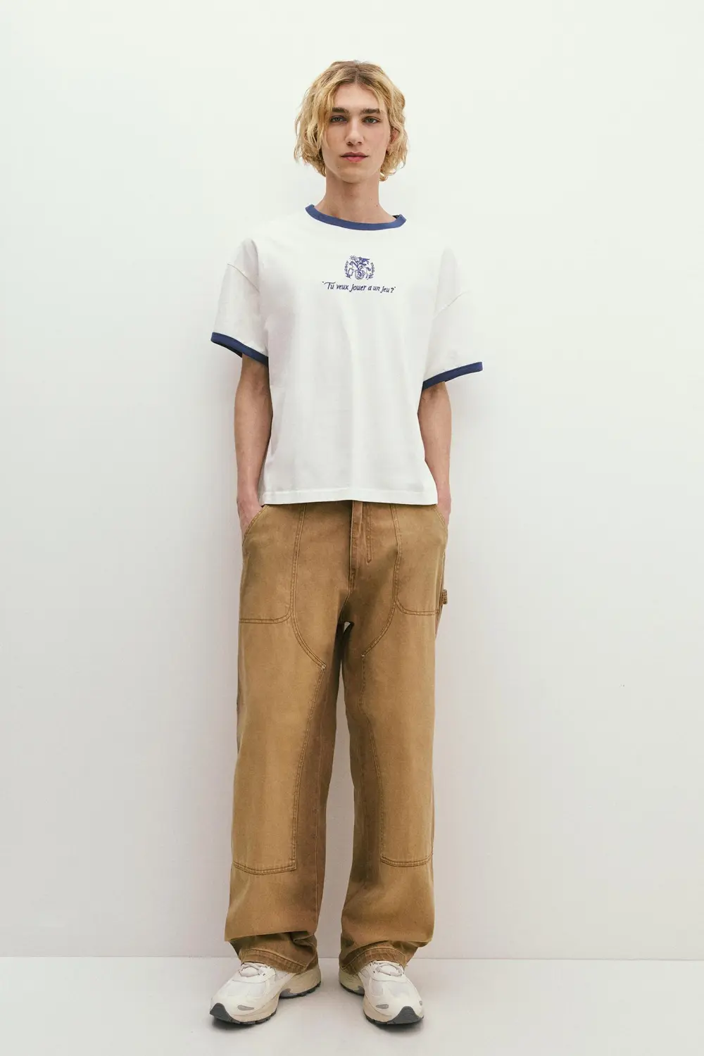 Contrast embroidered T-shirt