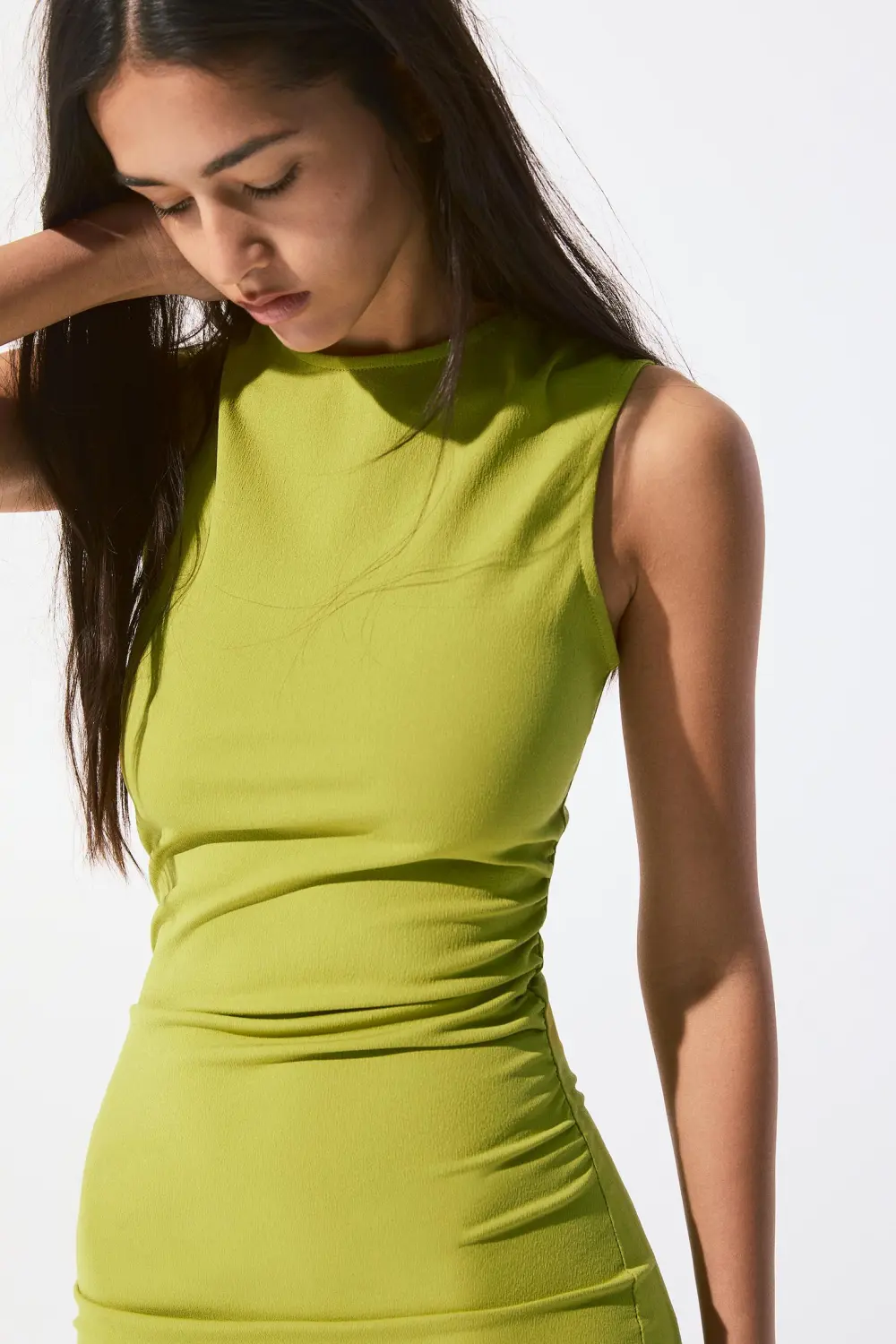 Vestido corto manga sisa frunces
