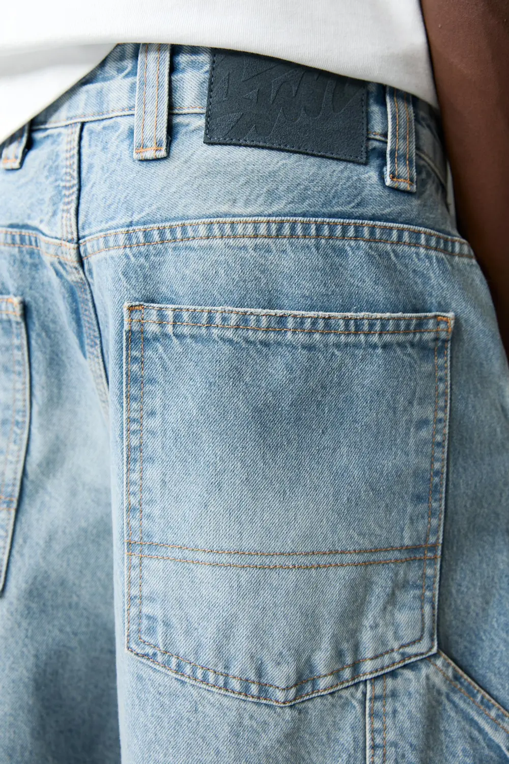 Wide-leg carpenter jeans