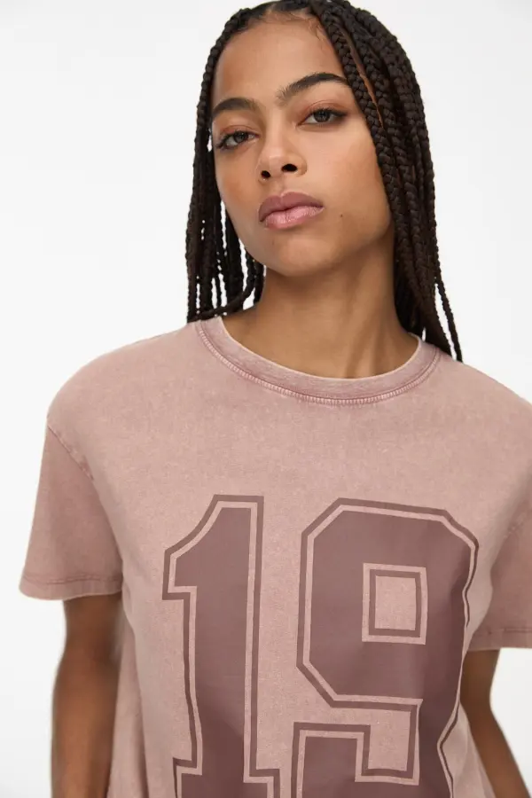 Camiseta varsity gráfico número