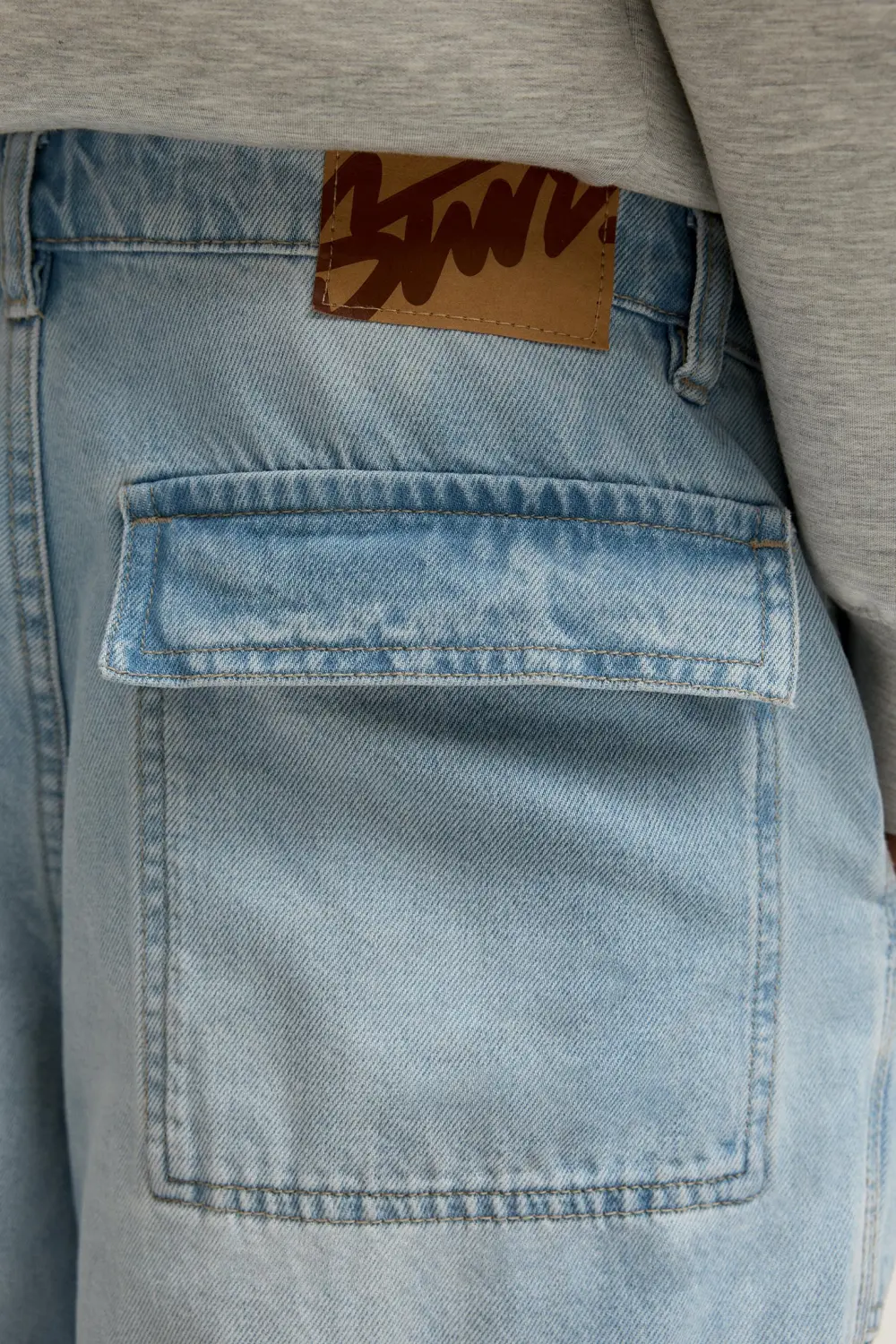 Straight-leg cargo jeans