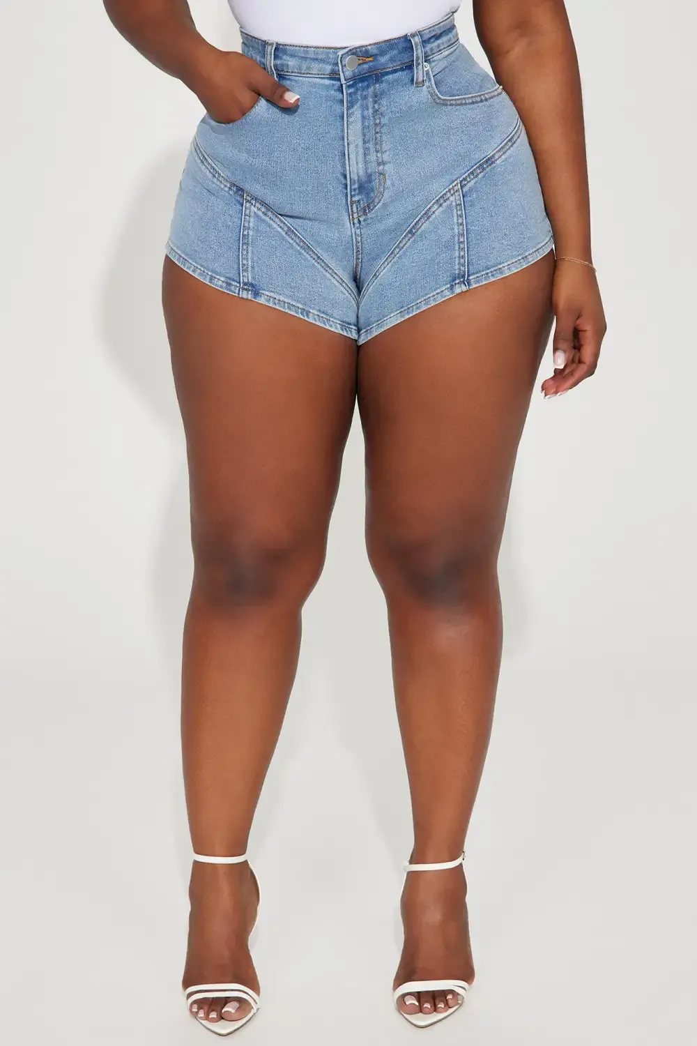 Finesse Seamed Stretch Denim Shorts - Light Wash