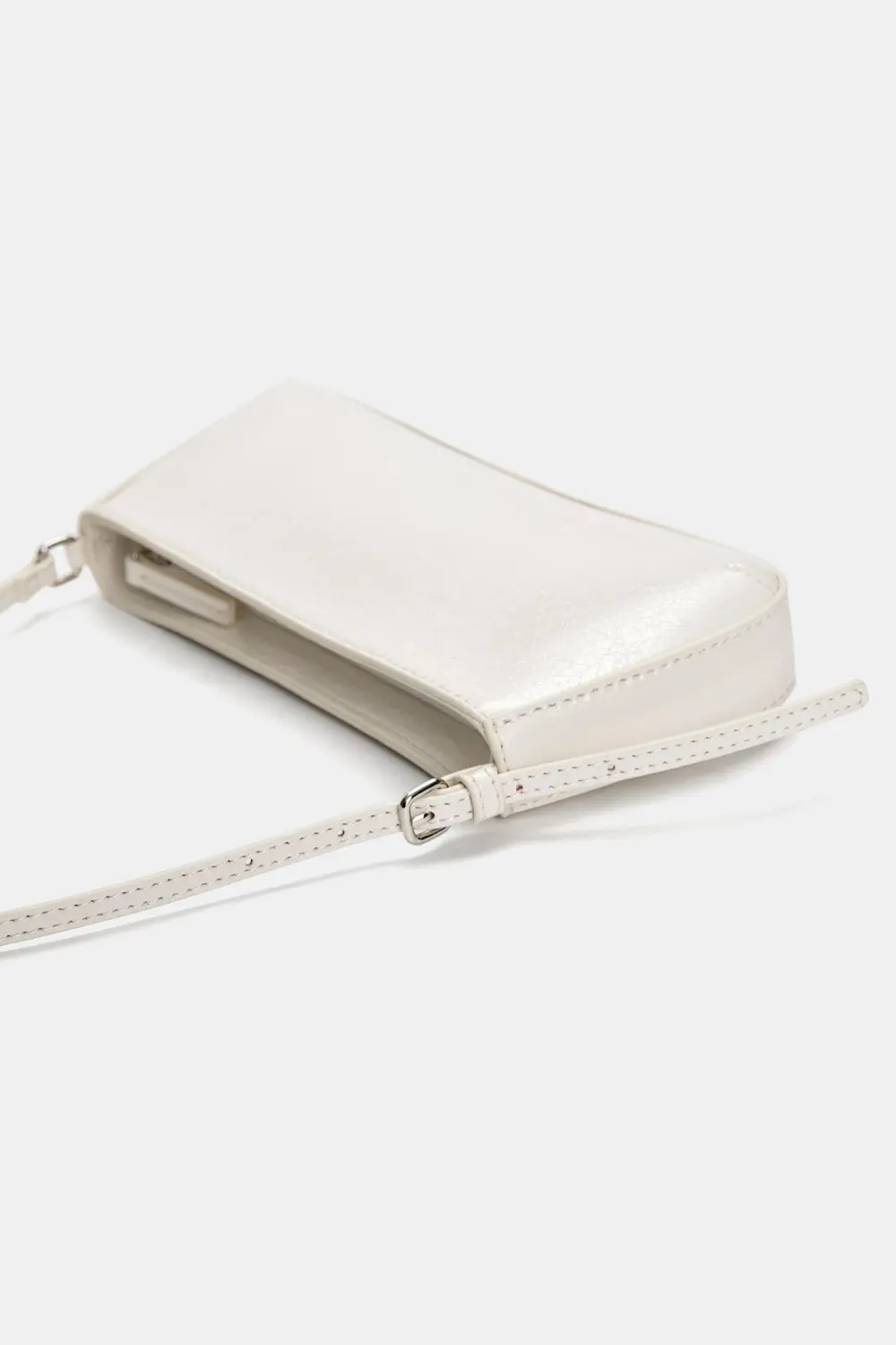 Bolso de hombro charol