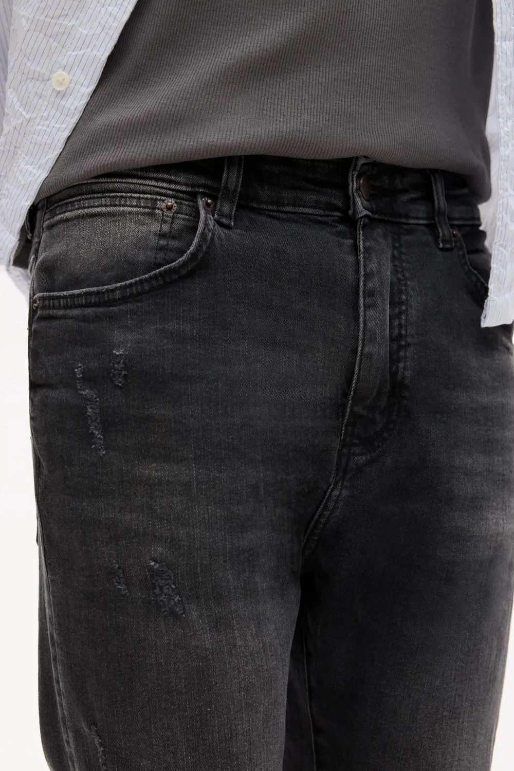 Ripped carrot fit jeans