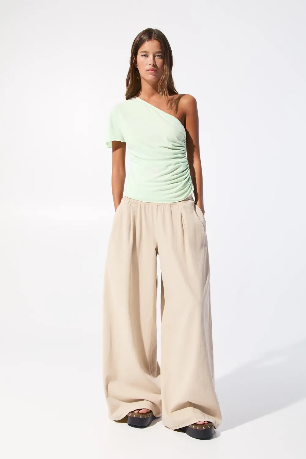 Gathered asymmetric top