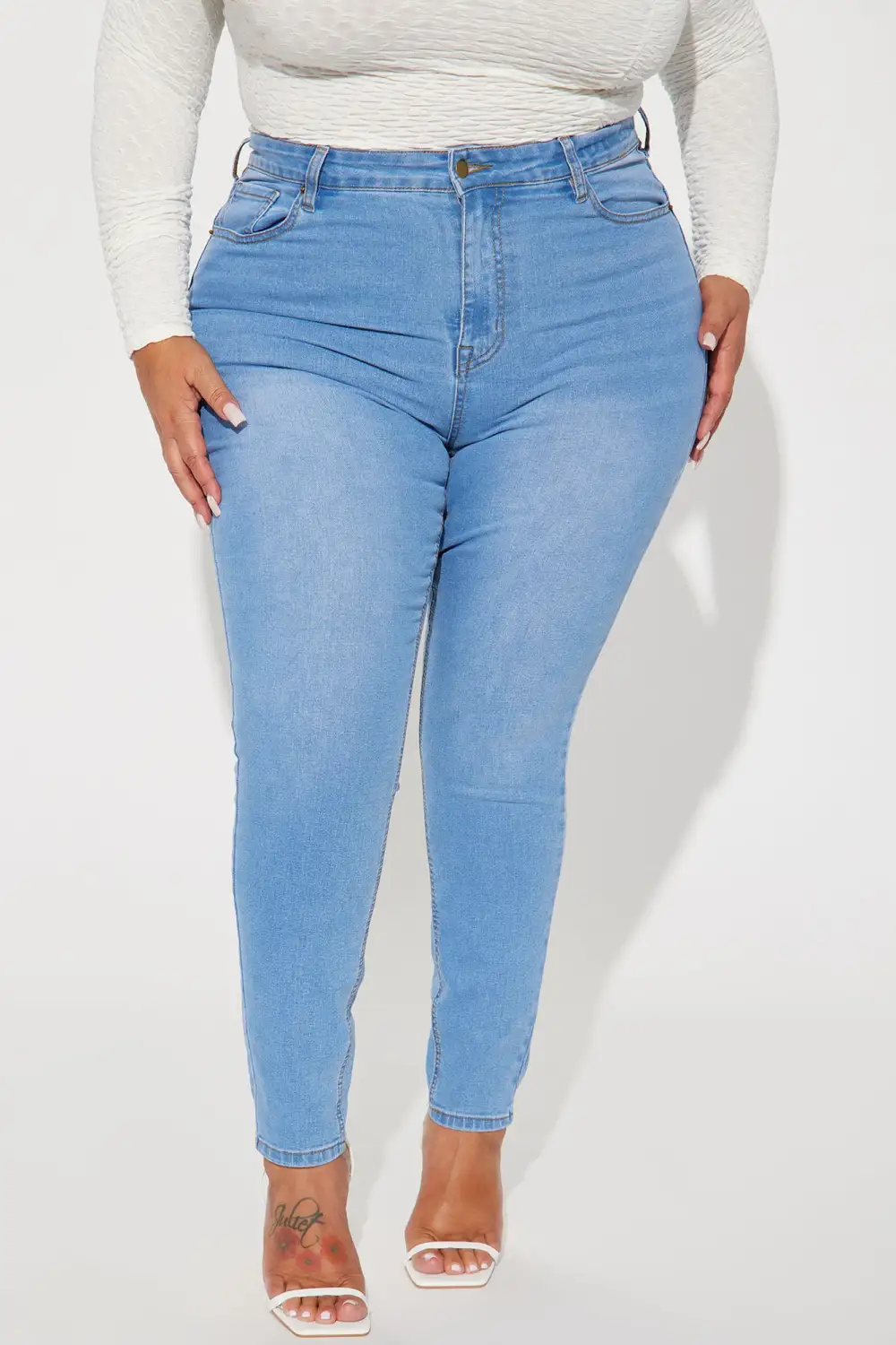 Vibe Check Curvy Stretch Skinny Jeans - Light Wash