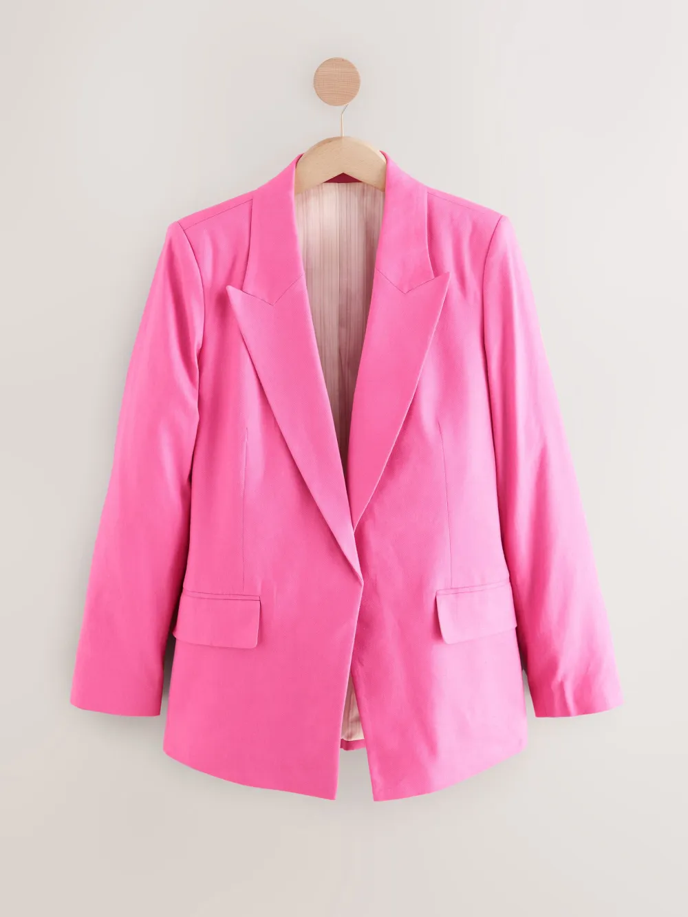 Custom Suits Paired With Linen Fabric