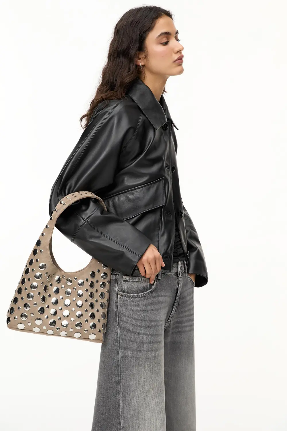 Bolso de hombro tachas