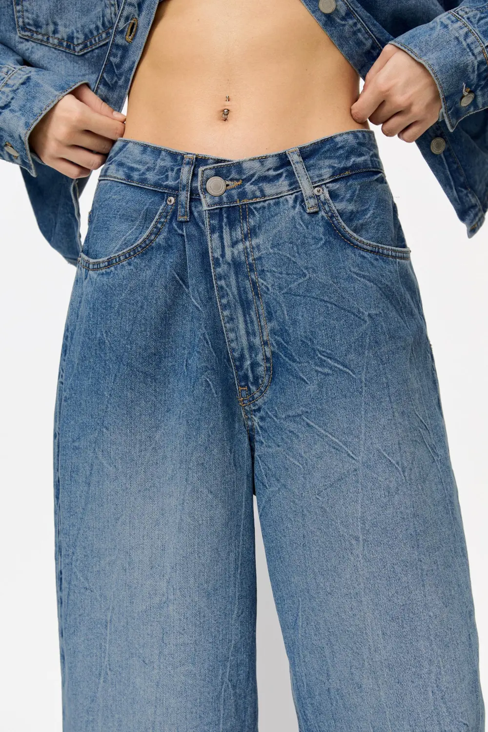 Jeans super baggy cintura cruzada