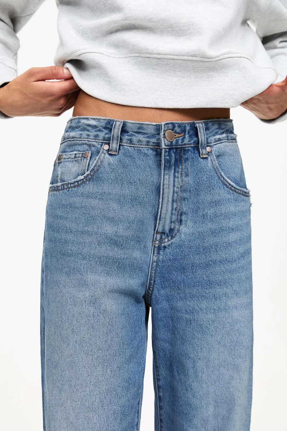 Jeans baggy rectos vuelta bajo