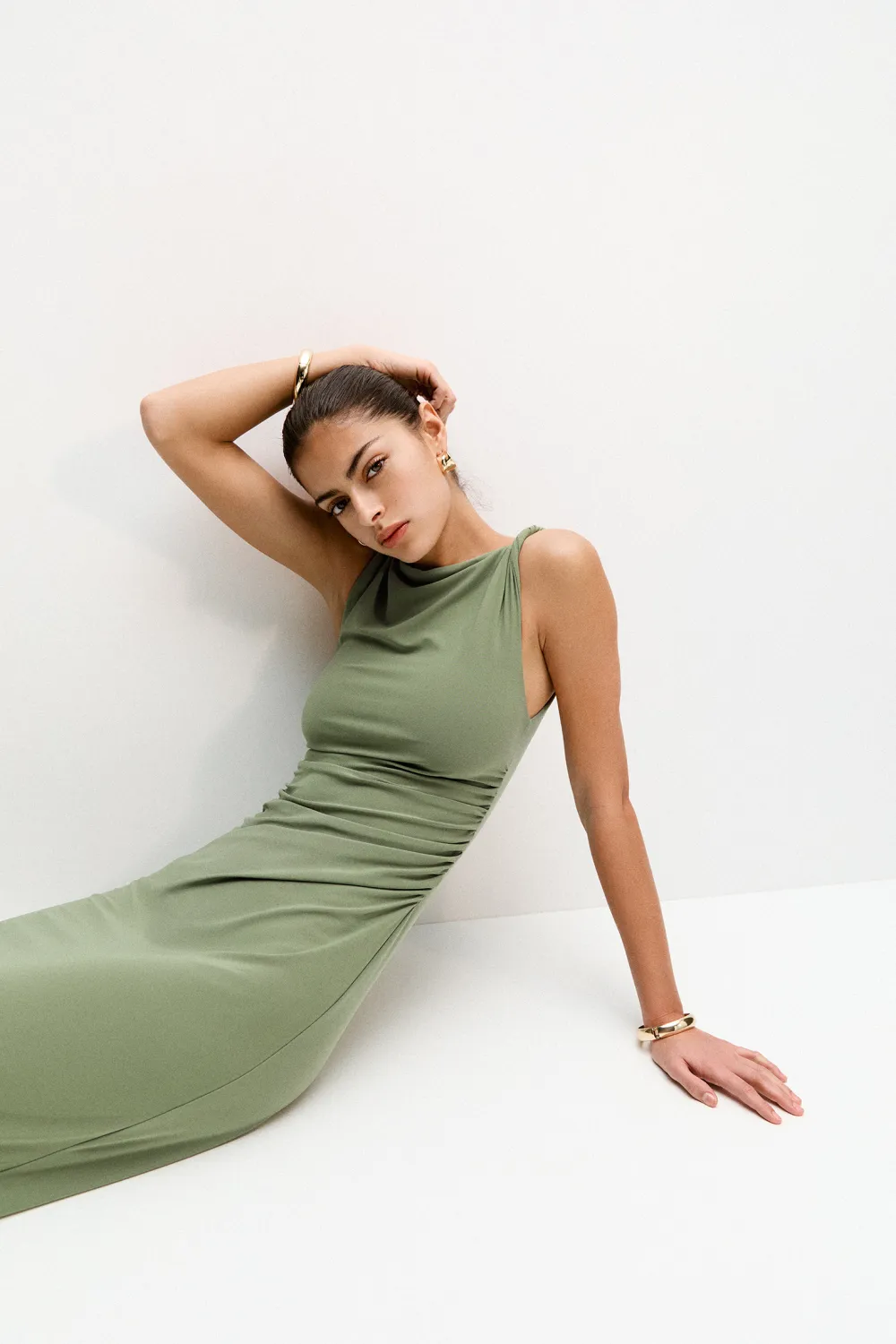 Vestido midi asimétrico frunces