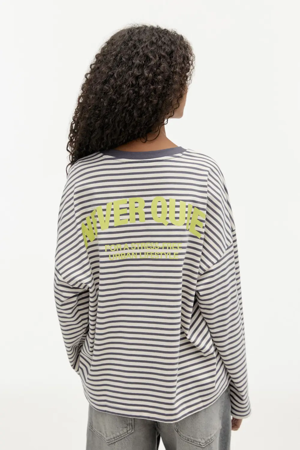 Camiseta rayas texto contraste