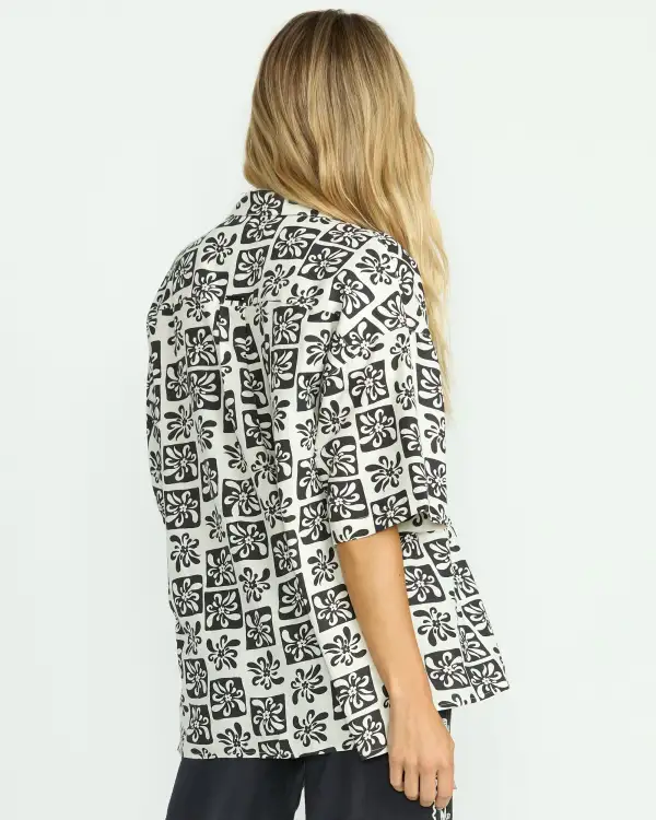 Beach Side Printed Short Sleeve Shirt - Black Sands