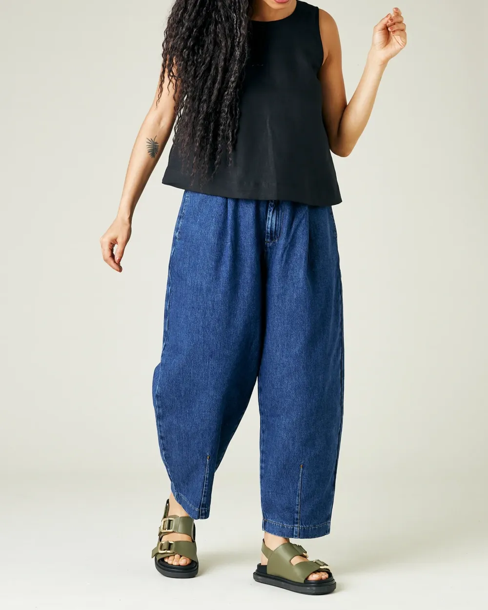 BLACK LINEN TOP