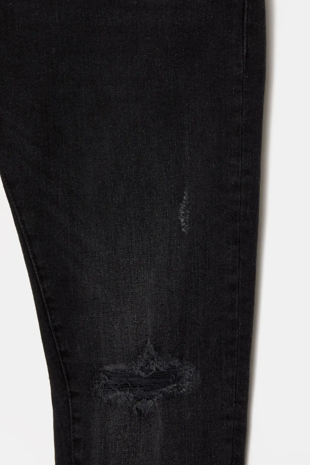 Ripped carrot fit jeans