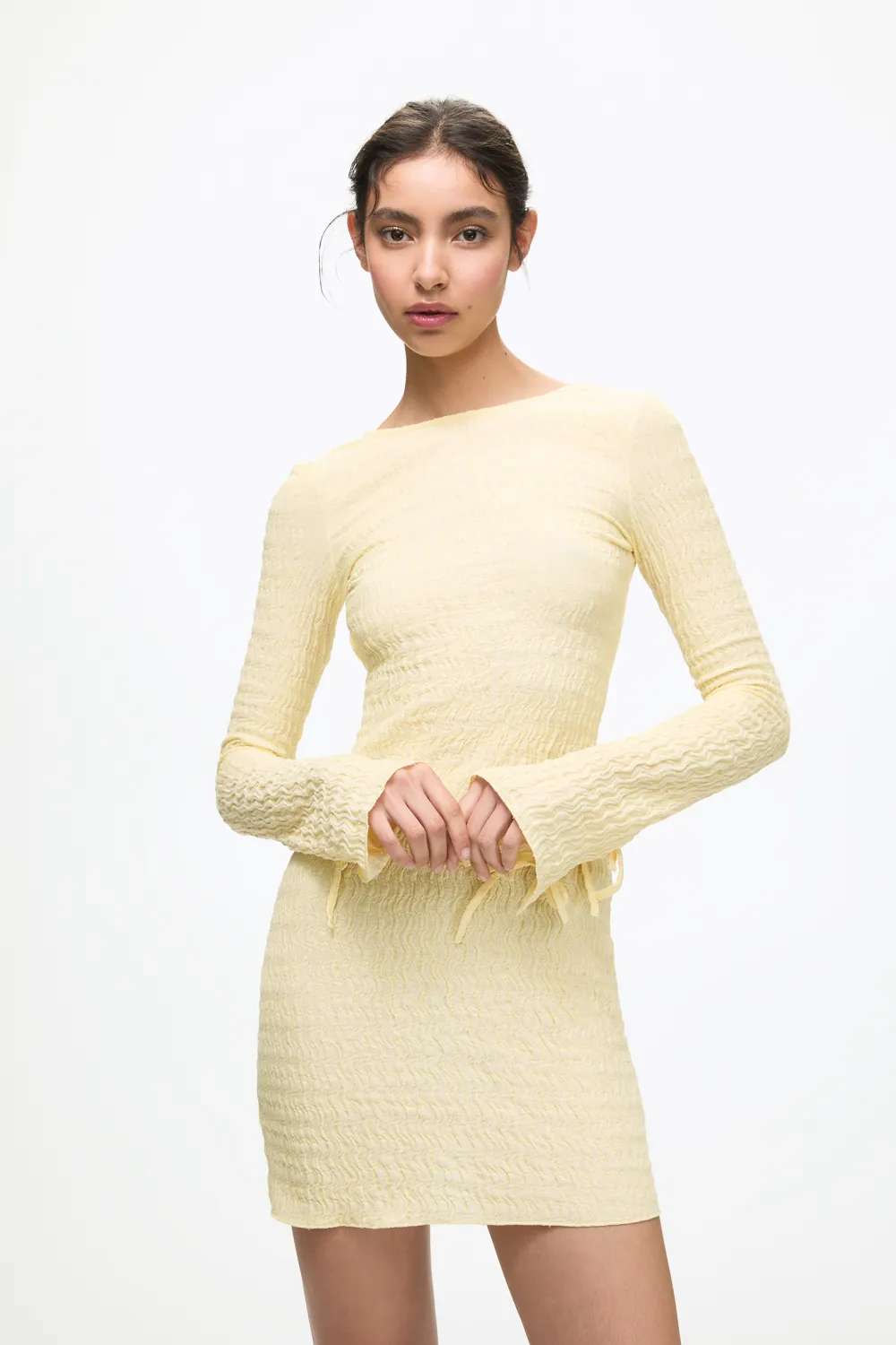 Vestido corto textura espalda descubierta