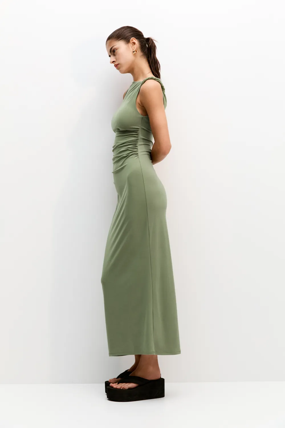 Vestido midi asimétrico frunces