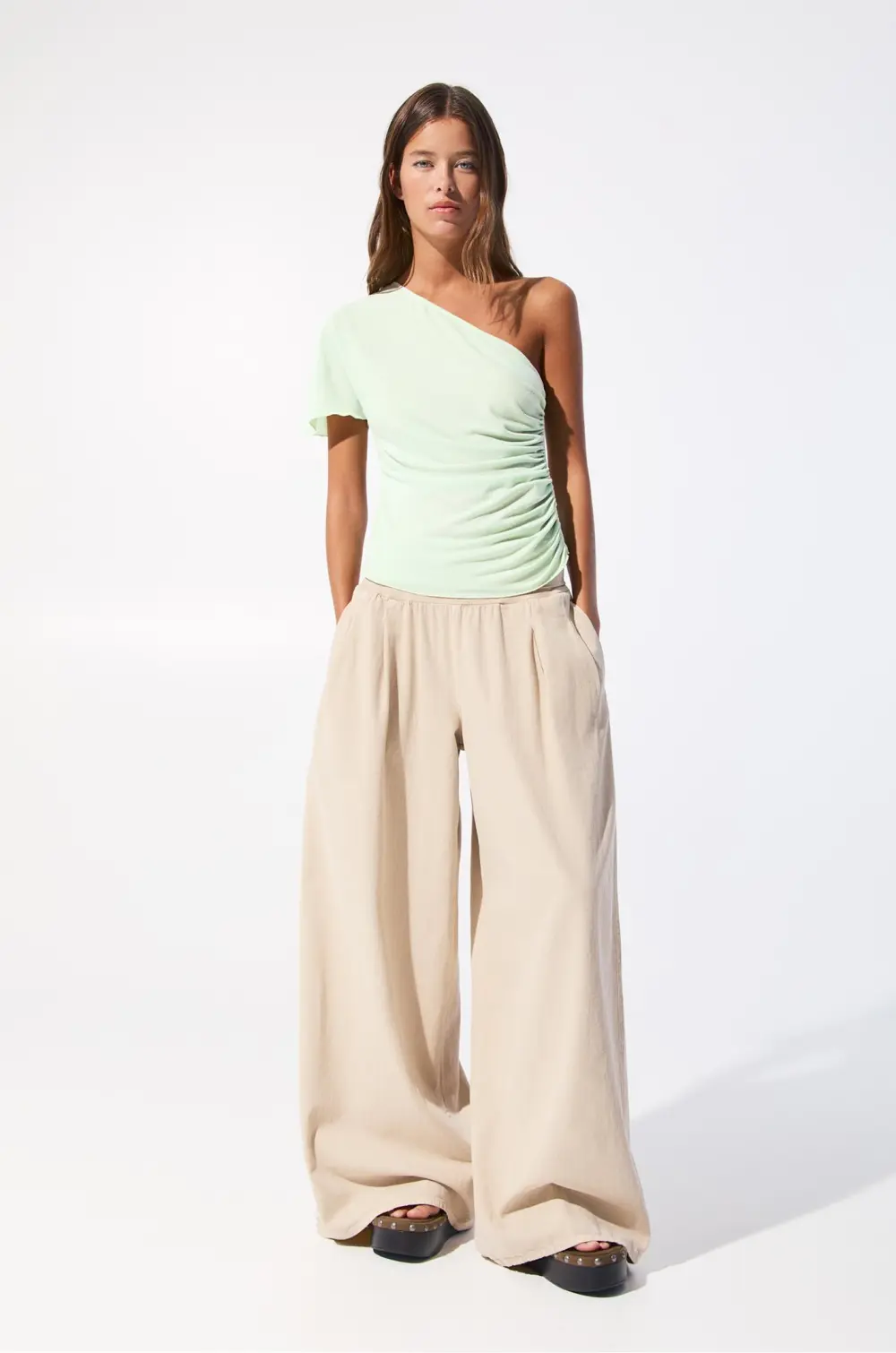Gathered asymmetric top