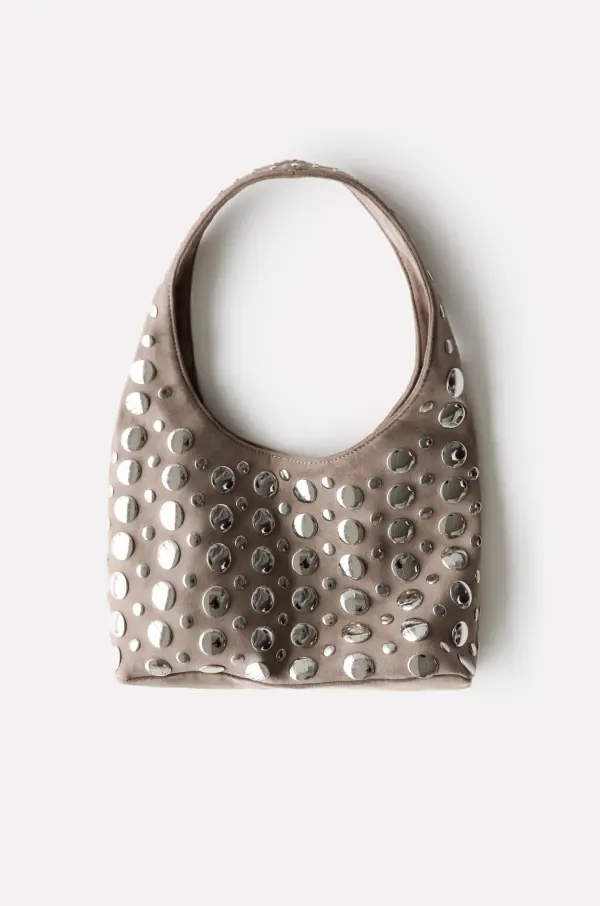 Bolso de hombro tachas