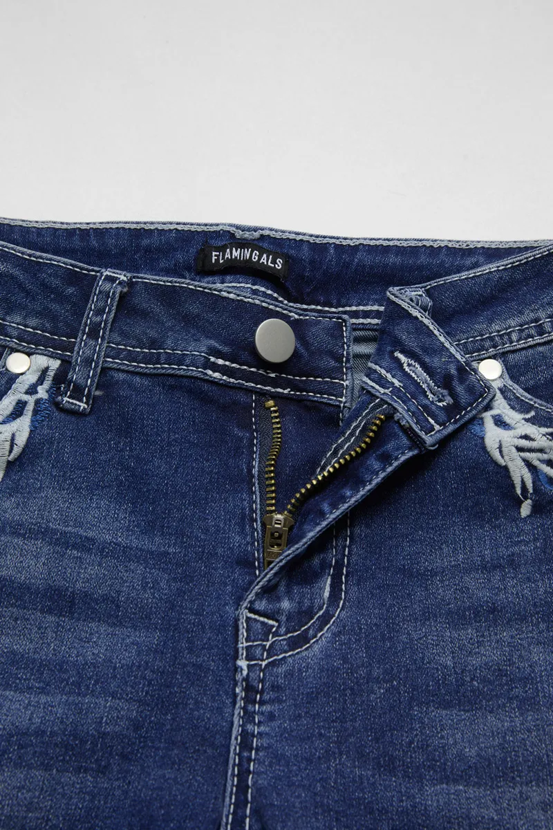 Wash Embroidery Pocket Roll Hem Mid Rise Capri Jeans