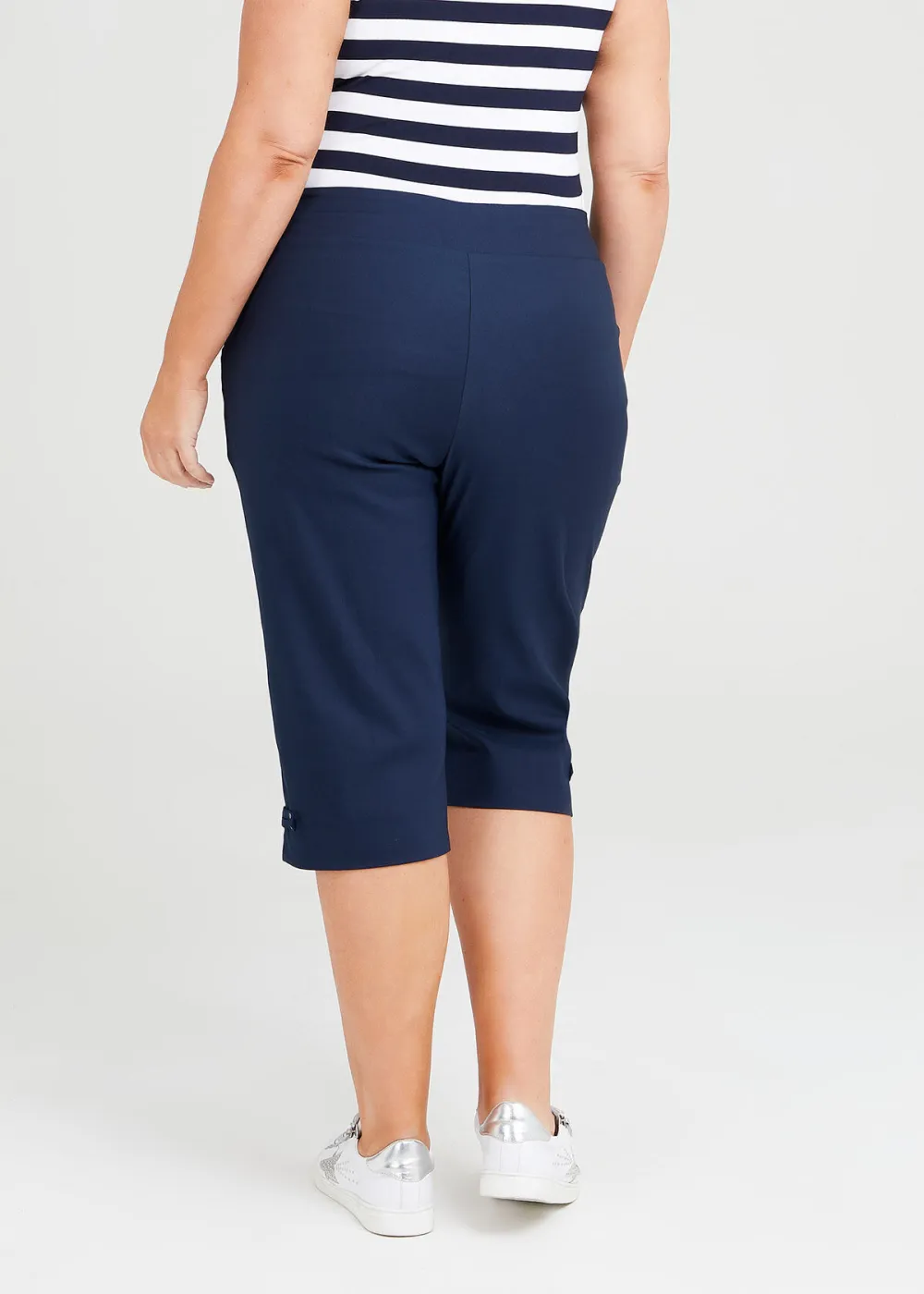 Editorial Essential Short