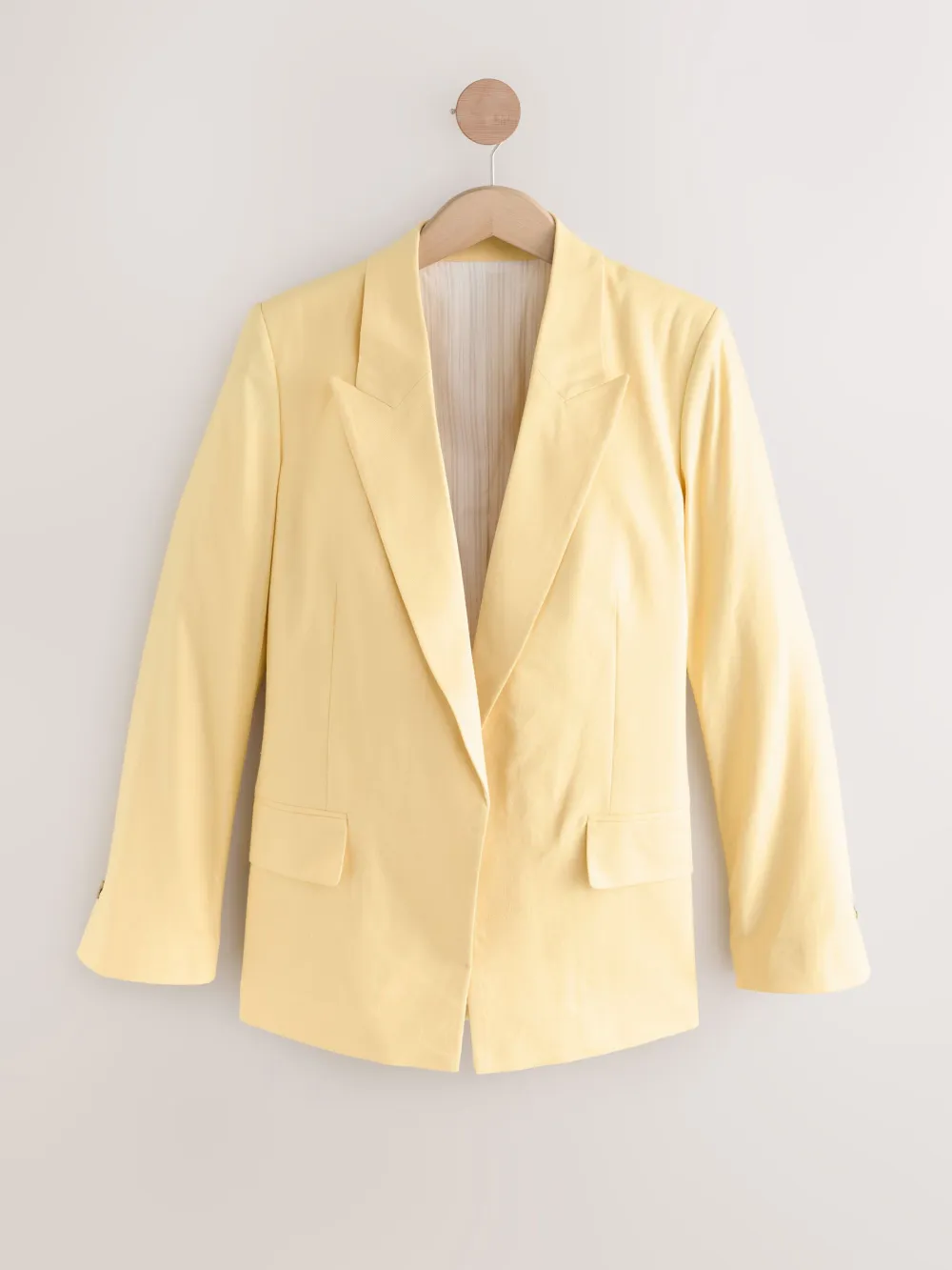 Custom Suits Paired With Linen Fabric