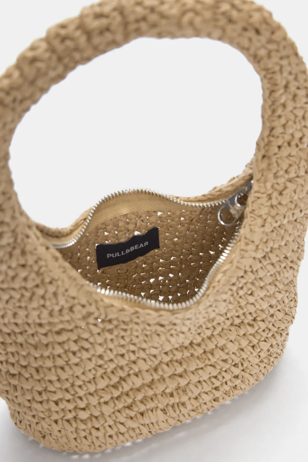 Bolso de hombro estilo rafia