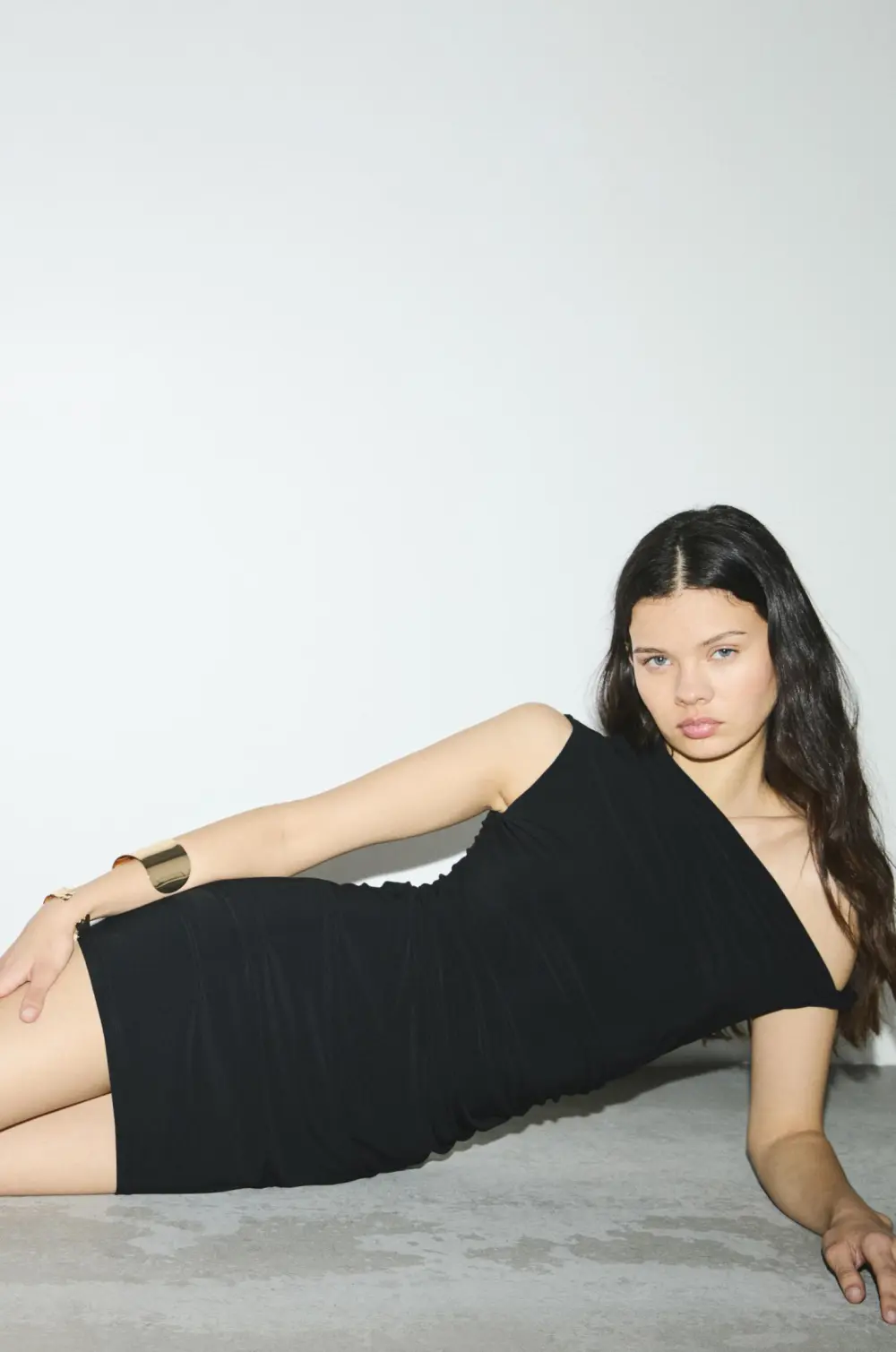 Vestido corto asimétrico nudo