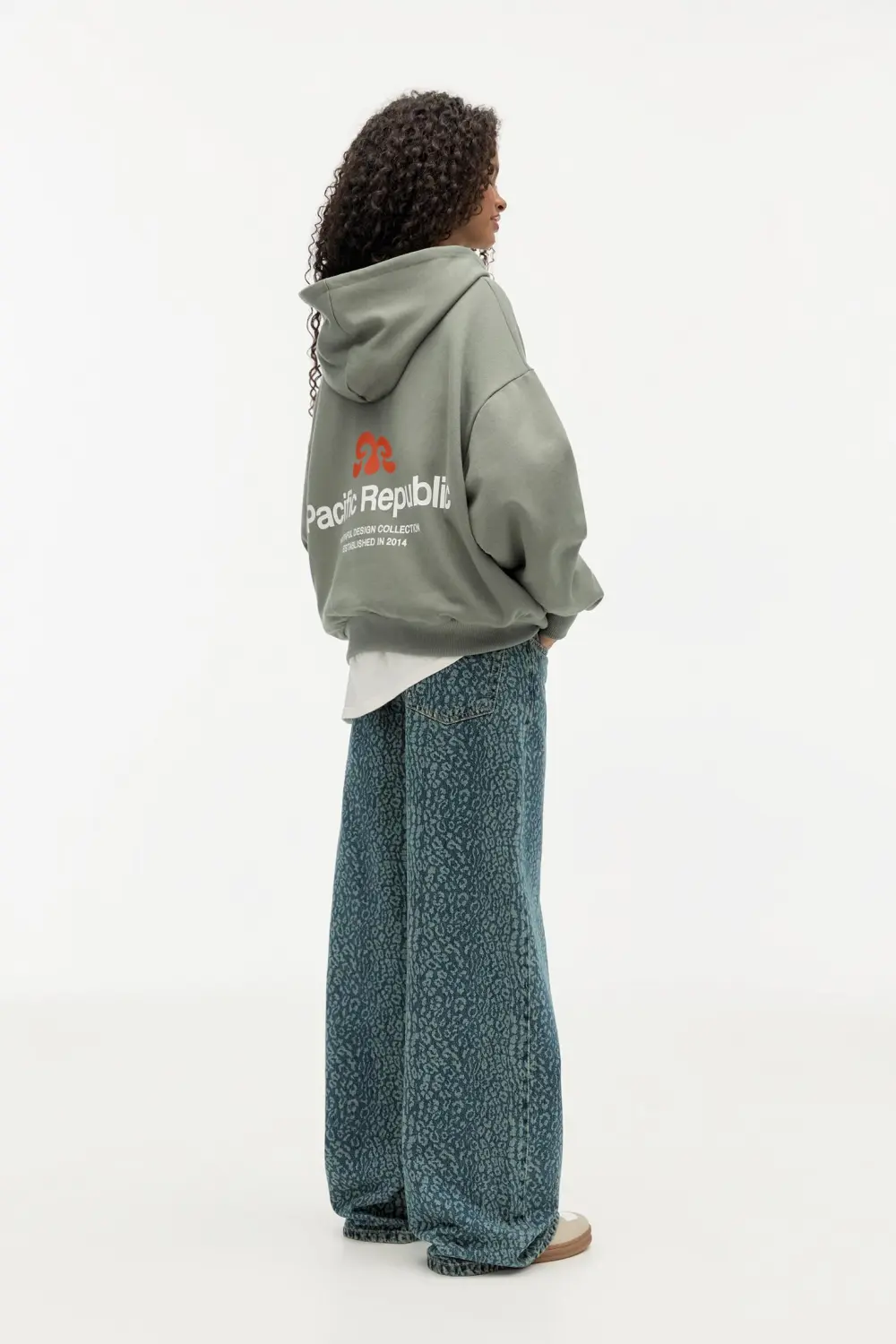Sudadera capucha logo bordado
