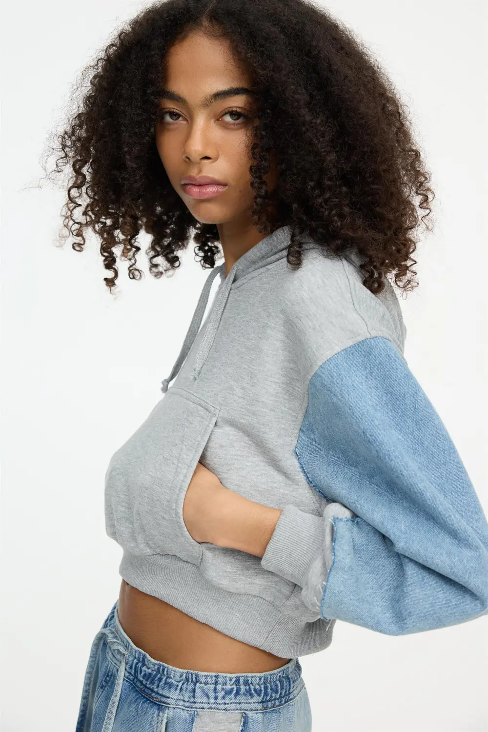 Sudadera cropped mangas vaqueras
