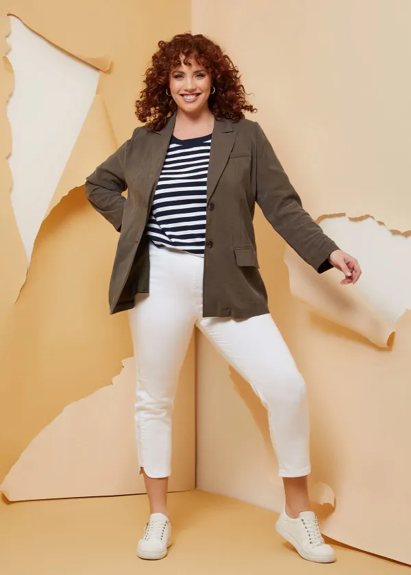 Curved Hem Denim Capri Pant