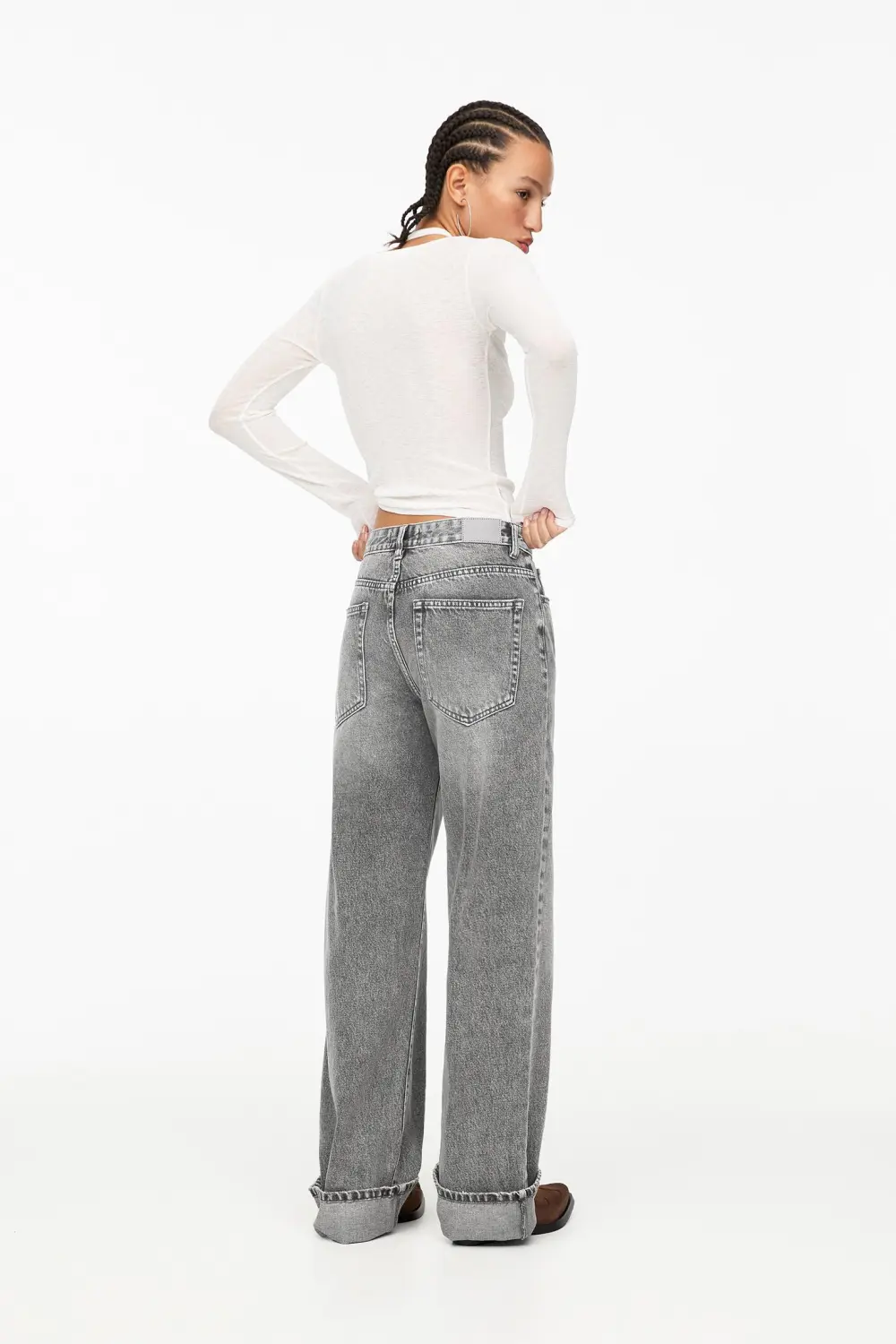 Jeans baggy rectos vuelta bajo