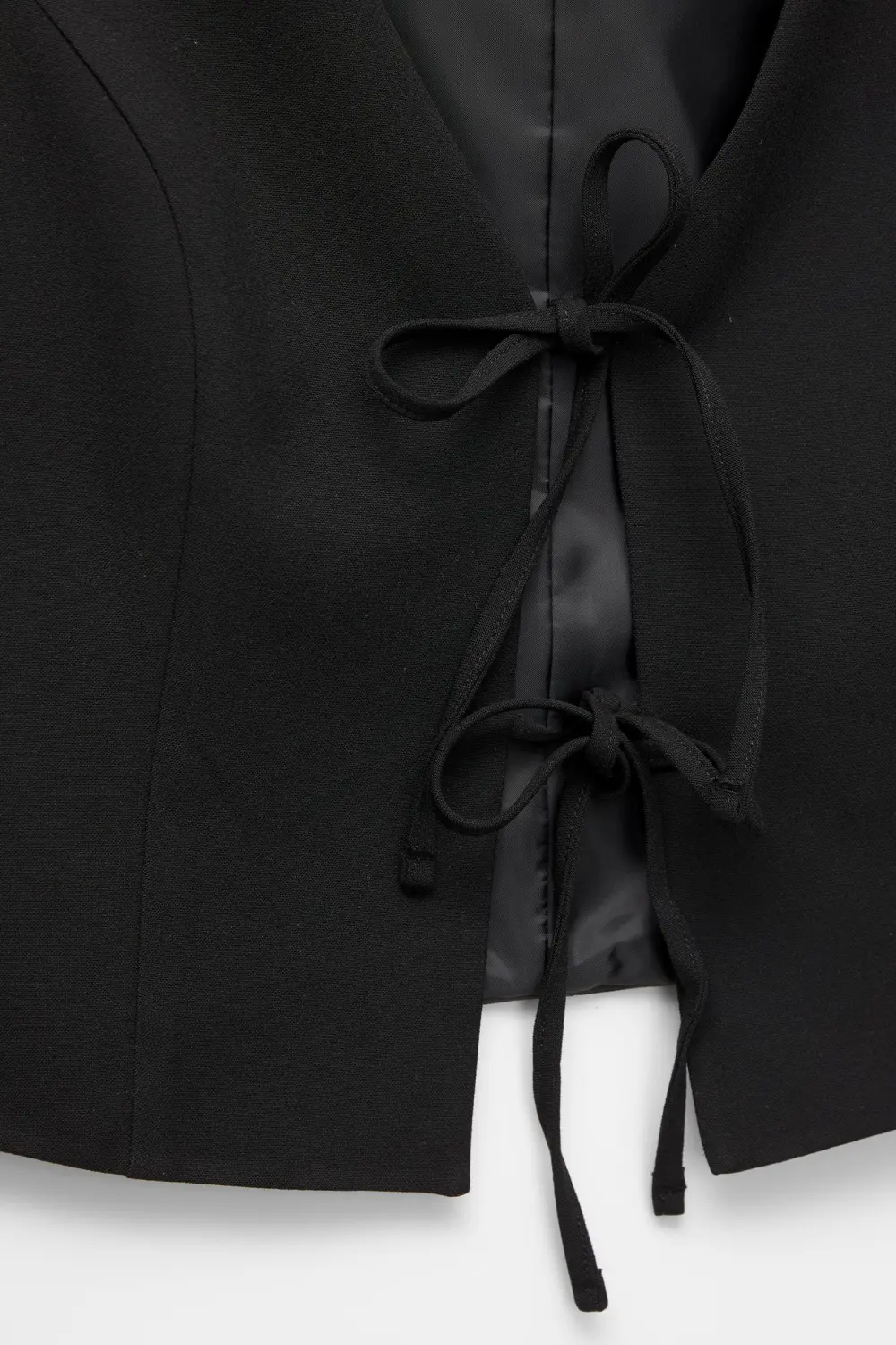 Vest with ties