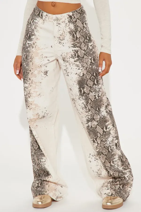 Trust No Snakes Printed Baggy Jeans - White