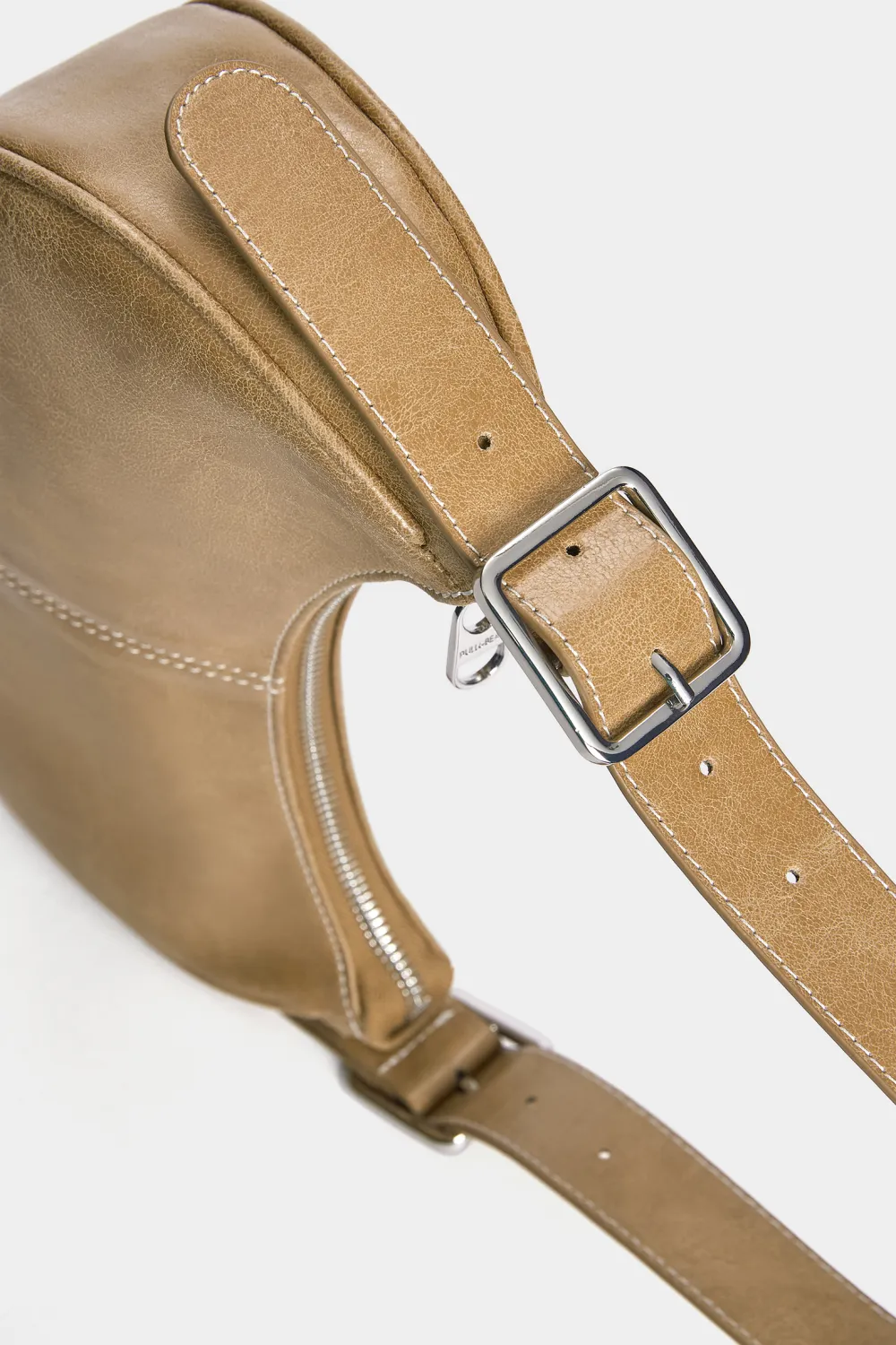 Bolso de hombro desgastado