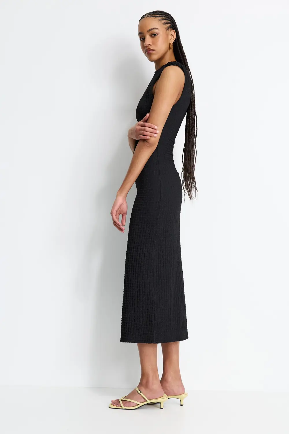 Vestido midi efecto arrugado